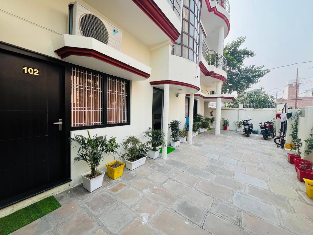 Log Inn Banaras - Varanasi — Photos 1